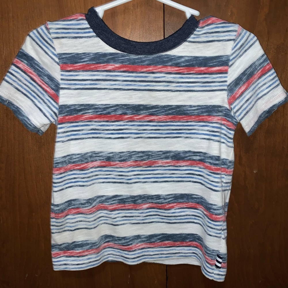 Short sleeve toddler shirt.